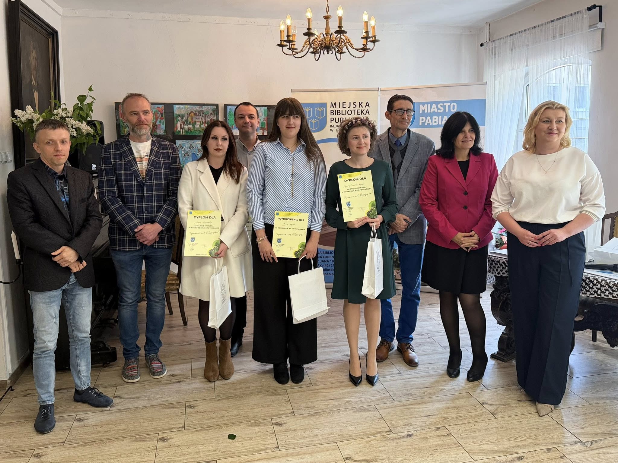 Zdjęcie - jury konkursu "Tajemnica nad Dobrzynką", laureaci